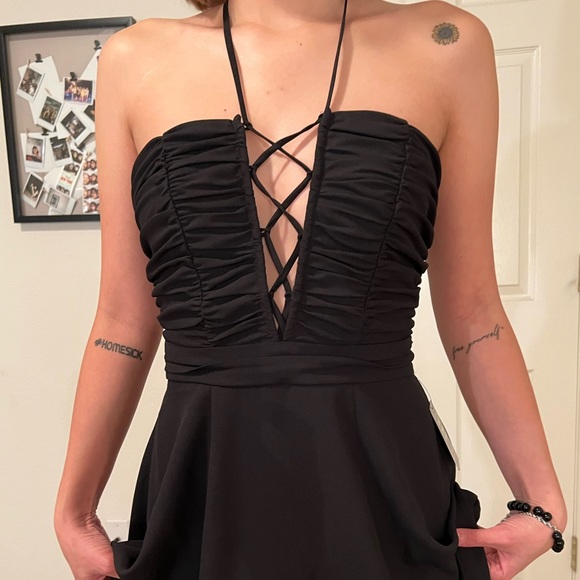 Brand: Express
Size: 2
Color: Black - Picture 2 of 5